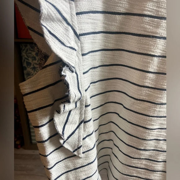 Anthropologie LIKE NEW ruffle sleeve top XS - Picture 3 of 11